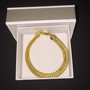 ☄️💥BRAND NEW 💥☄️ 18k GOLD PLATED BANGLE